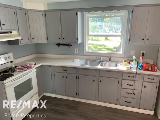 kitchen with sink, dark wood-type flooring, white electric range, extractor fan, and gray cabinets