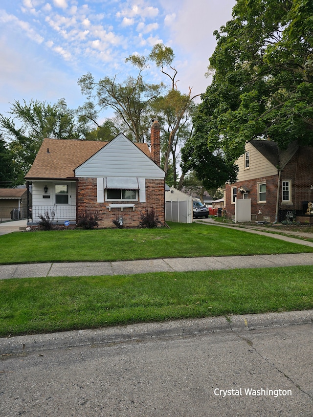 view of front facade with covered porch and a front yard