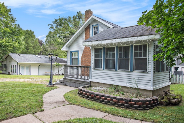 view of front of property featuring a front yard and a wooden deck