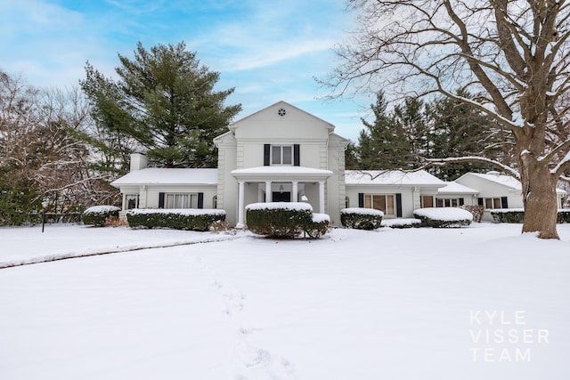 view of front of property