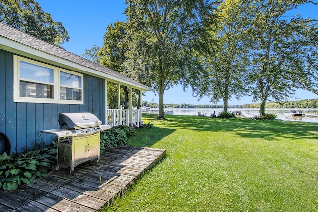 view of yard featuring a water view