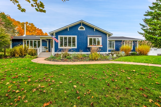 ranch-style house featuring a front yard