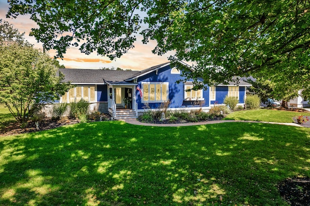 view of front of home featuring a lawn