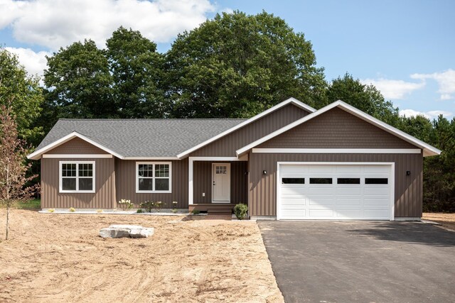 1823 Old Cabin Dr, Interlochen, MI 49643
