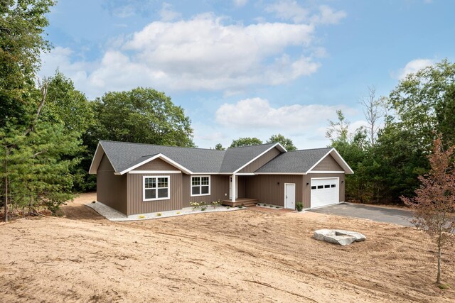 1823 Old Cabin Dr, Interlochen, MI 49643