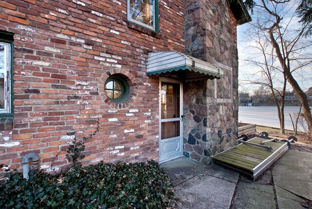 260 Oak Island Dr, Wolverine Lake, MI 48390 - view of property entrance