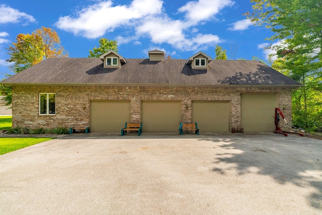 view of front facade featuring a garage