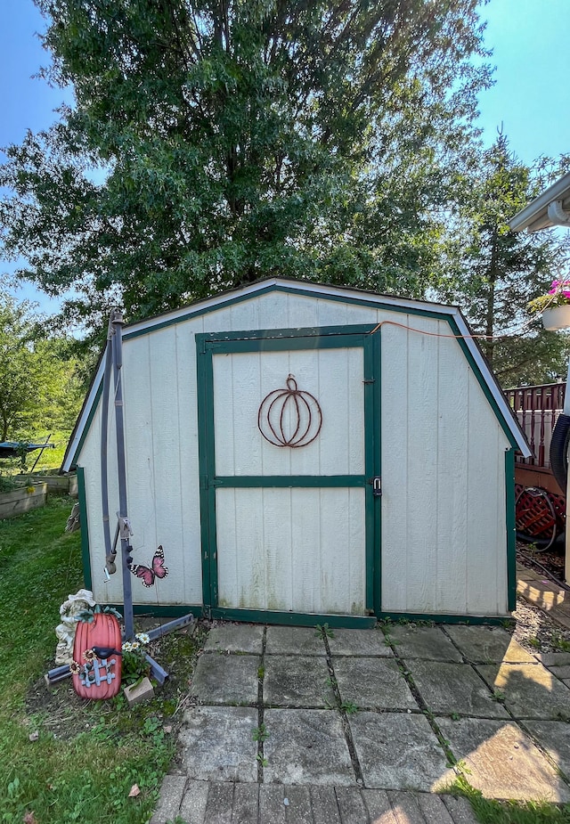 view of outbuilding