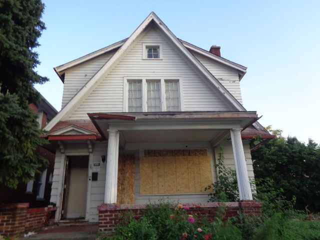 view of front facade featuring a porch