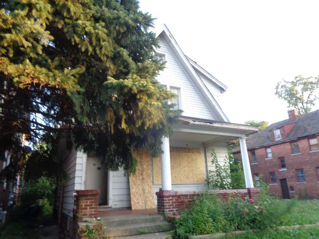 view of front of home featuring covered porch