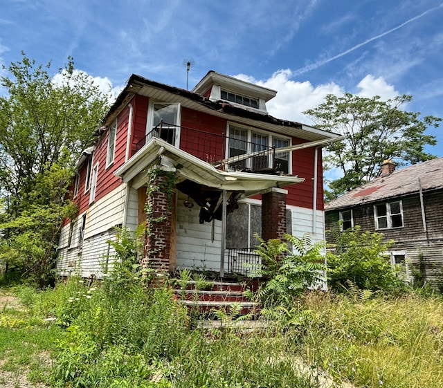 view of front of home with covered porch and a balcony