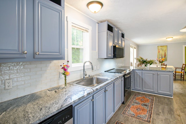 kitchen with sink, crown molding, dark hardwood / wood-style flooring, kitchen peninsula, and stainless steel appliances