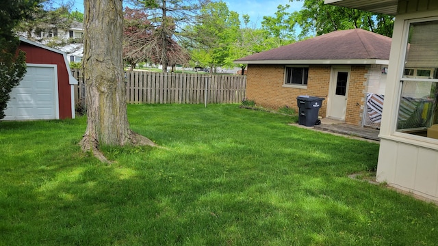 view of yard with an outdoor structure