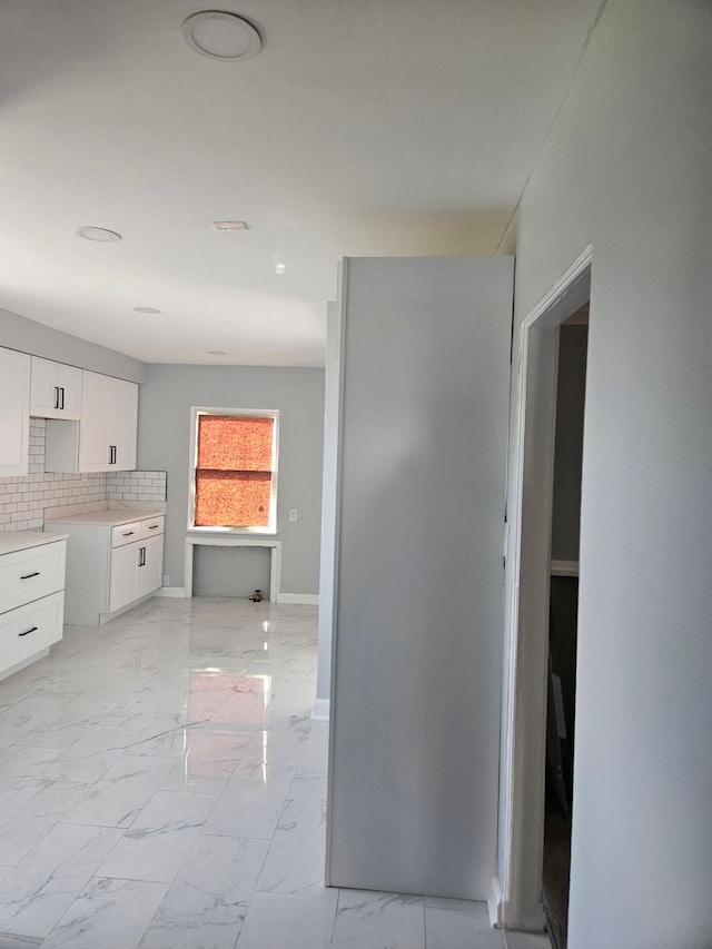 bathroom featuring tasteful backsplash