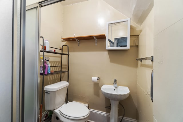 bathroom featuring toilet