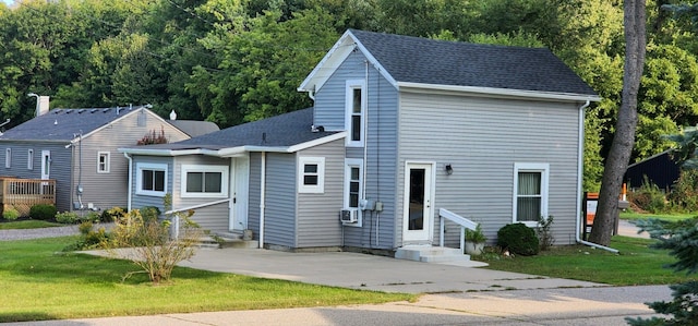 view of front of home with a front lawn