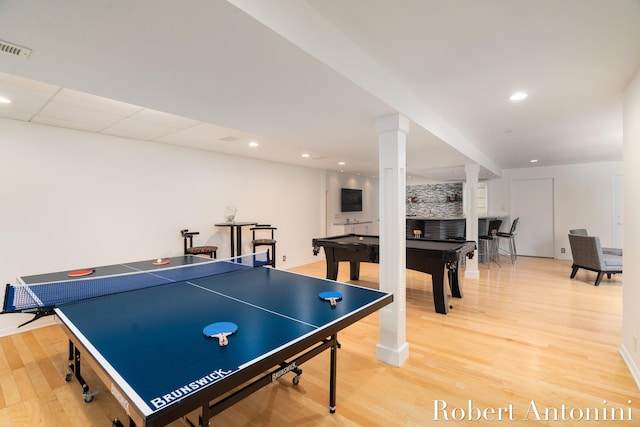 game room featuring hardwood / wood-style floors, indoor bar, and billiards