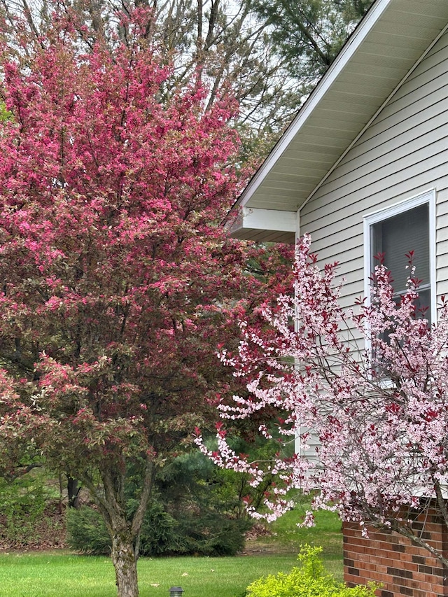 9090 Windsong Ln, Cadillac, MI 49601