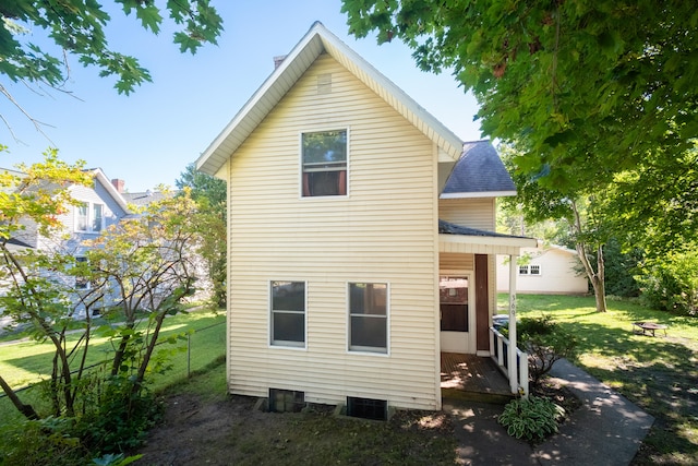 back of house with a lawn