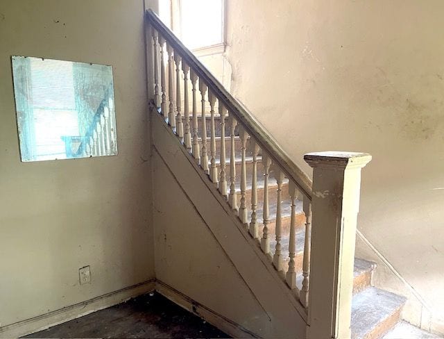 3872 Fischer St, Detroit, MI 48214 - view of staircase