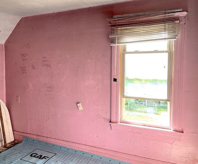 3872 Fischer St, Detroit, MI 48214 - detailed view of baseboards