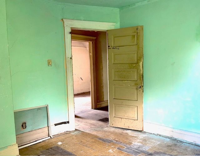 3872 Fischer St, Detroit, MI 48214 - view of unfurnished room