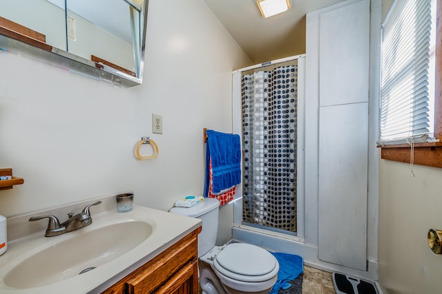 bathroom with a shower with curtain, vanity, and toilet