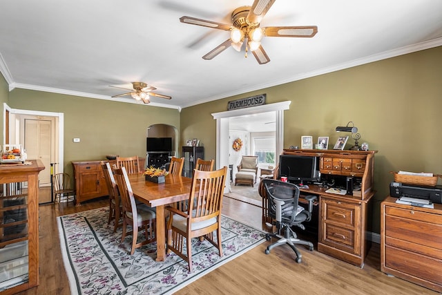 dining area featuring hardwood / wood-style floors, ceiling fan, and ornamental molding