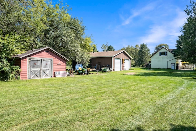 view of yard featuring an outbuilding and a garage