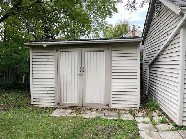 view of outbuilding featuring a yard