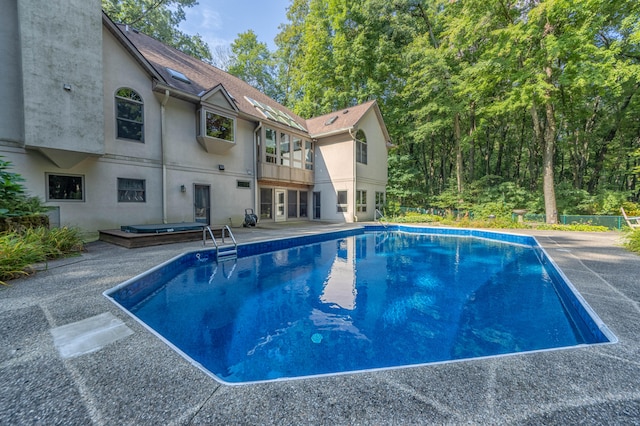 view of swimming pool