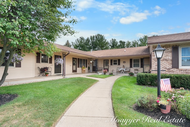 view of front of home featuring a porch and a front yard