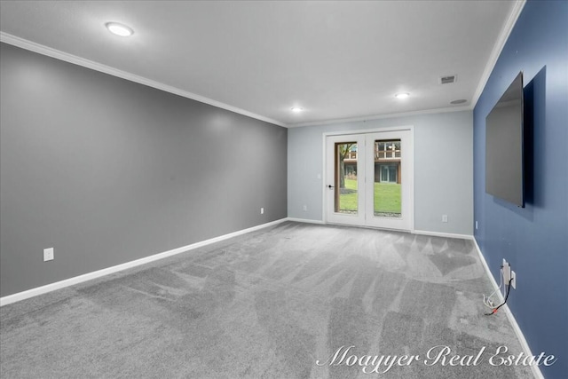 carpeted spare room featuring baseboards, crown molding, and recessed lighting