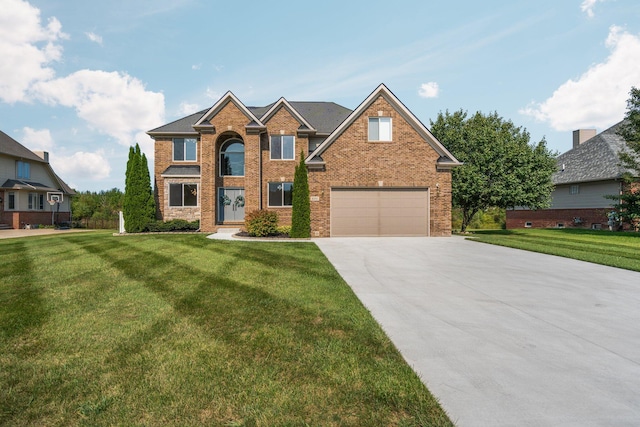 view of front of house featuring a front lawn