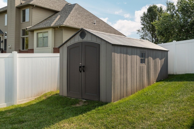 view of outbuilding featuring a yard