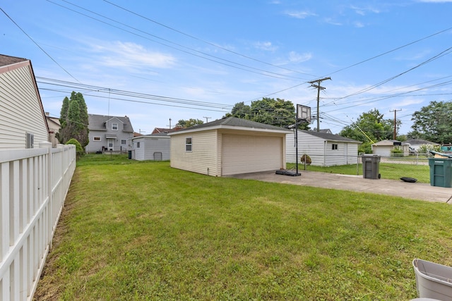 view of yard featuring an outdoor structure and a garage