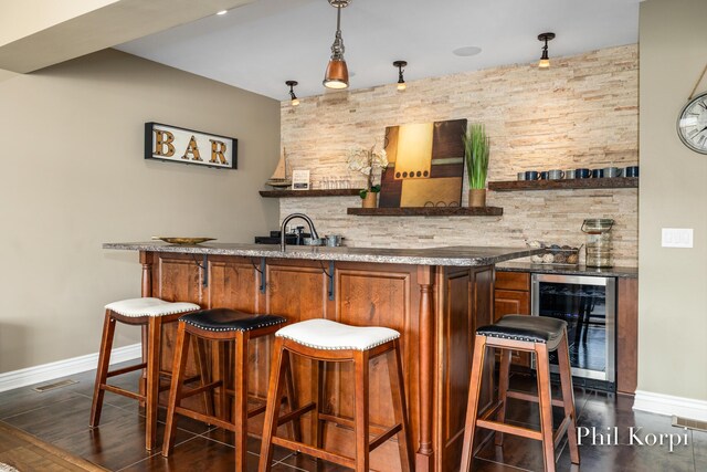 250 Shore Dr, Wayland, MI 49348 - indoor wet bar with beverage cooler, baseboards, decorative backsplash, and hanging light fixtures