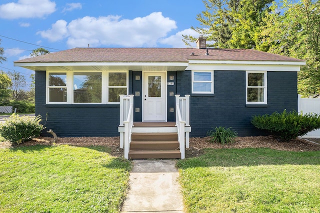 view of front of home with a front lawn