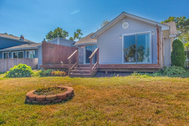 view of front facade with a front yard