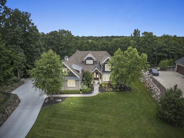 view of front of house featuring a front yard