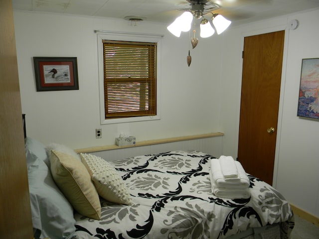 bedroom with ceiling fan