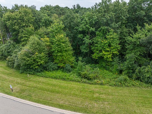 7513 Maple Ridge Dr, Clarkston, MI 48346 - view of grassy yard featuring a wooded view