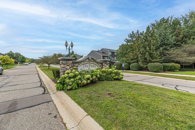 7513 Maple Ridge Dr, Clarkston, MI 48346 - exterior space featuring a lawn
