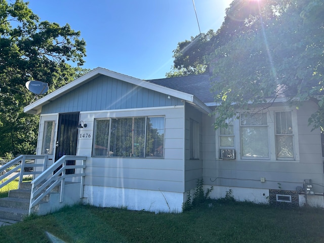 bungalow-style house with a front yard