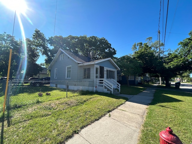 view of side of property featuring a lawn