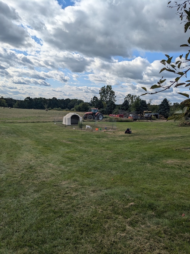 view of yard with a rural view