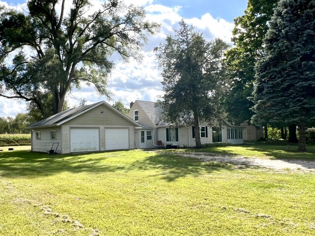 6015 S Stoney Lake Rd, Jackson, MI 49201 - view of front of property featuring a front lawn and an attached garage