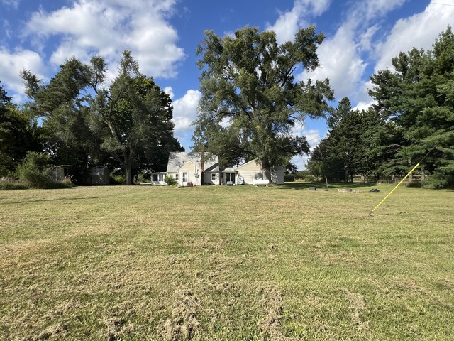 6015 S Stoney Lake Rd, Jackson, MI 49201 - view of green lawn
