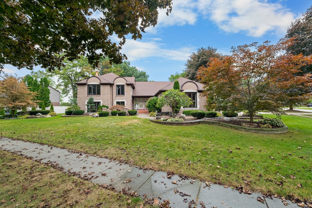 view of front of home with a front yard