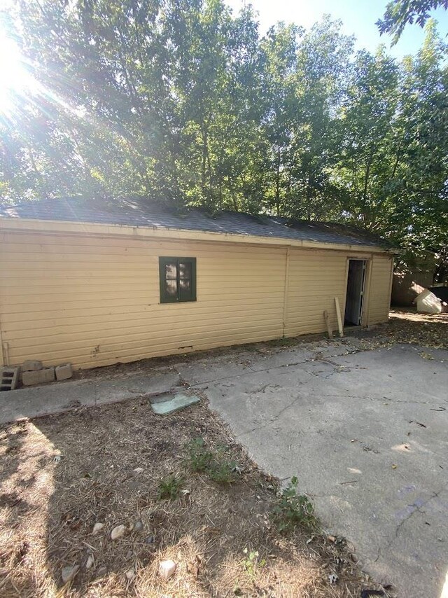 836 Victoria Ave, Flint, MI 48507 - view of outbuilding